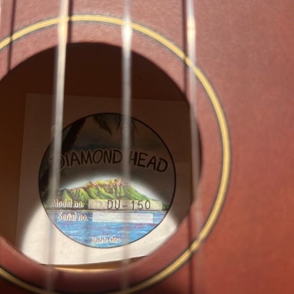 Diamond Head DU-150 Ukulele with SNARK Clip-on Tuner - Picture 8 of 16
